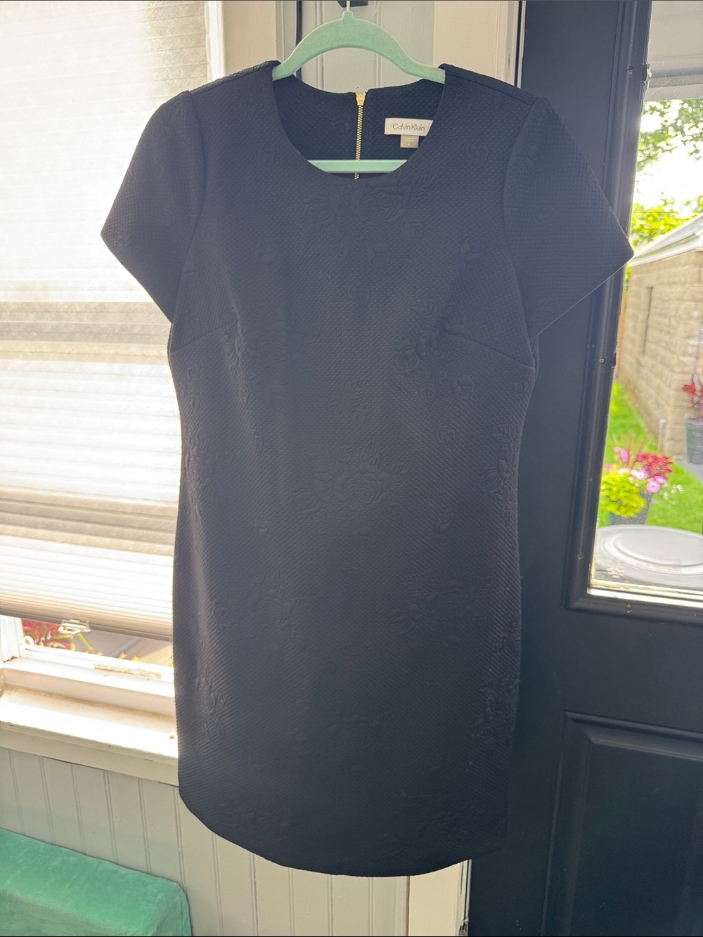 Calvin Klein Black Textured Shift Dress with Cap Sleeves and Round Neck